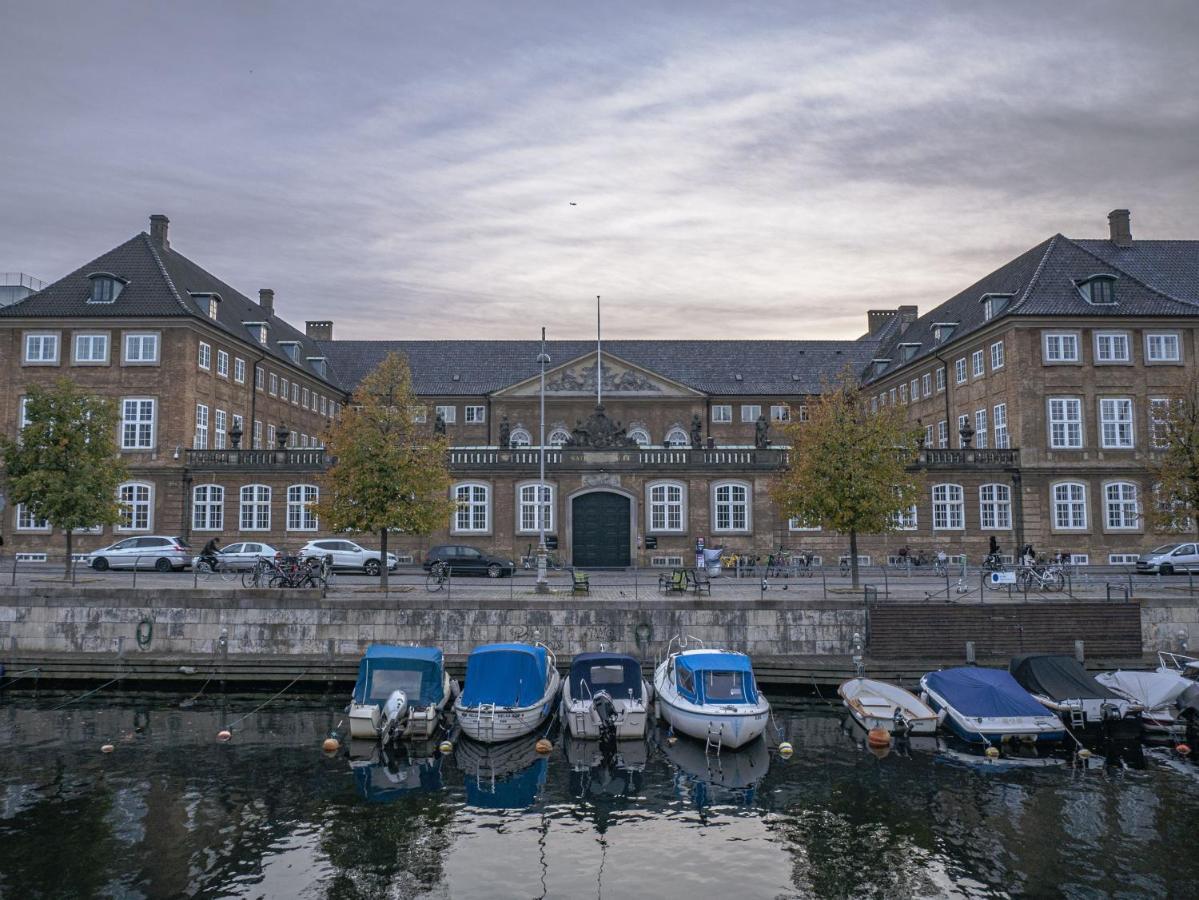 Lovely 3br Manor 5 Min From Tivoli Gardens Apartment