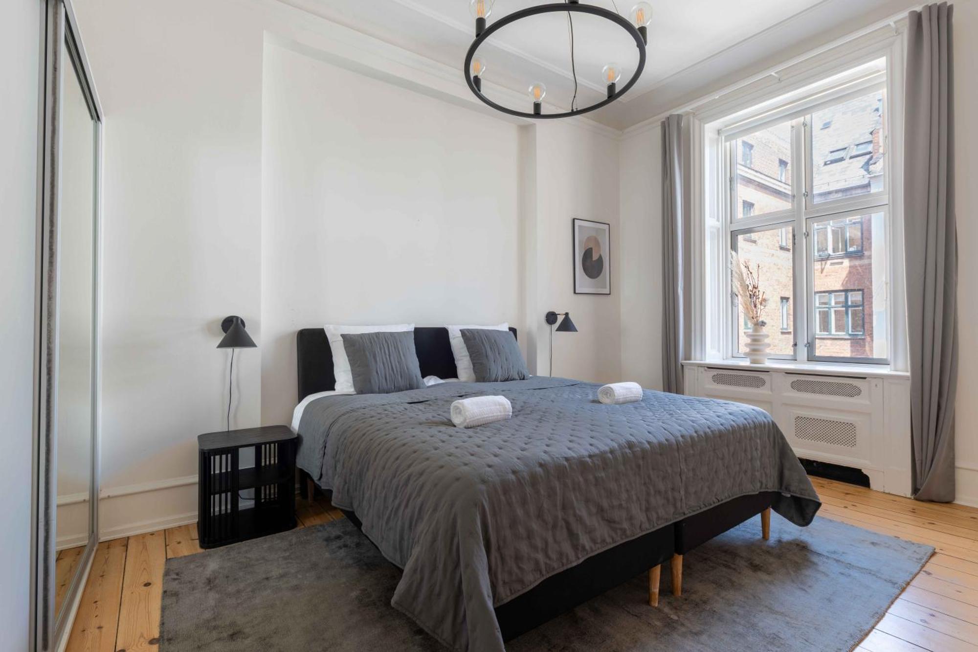 Lovely 3br Manor 5 Min From Tivoli Gardens