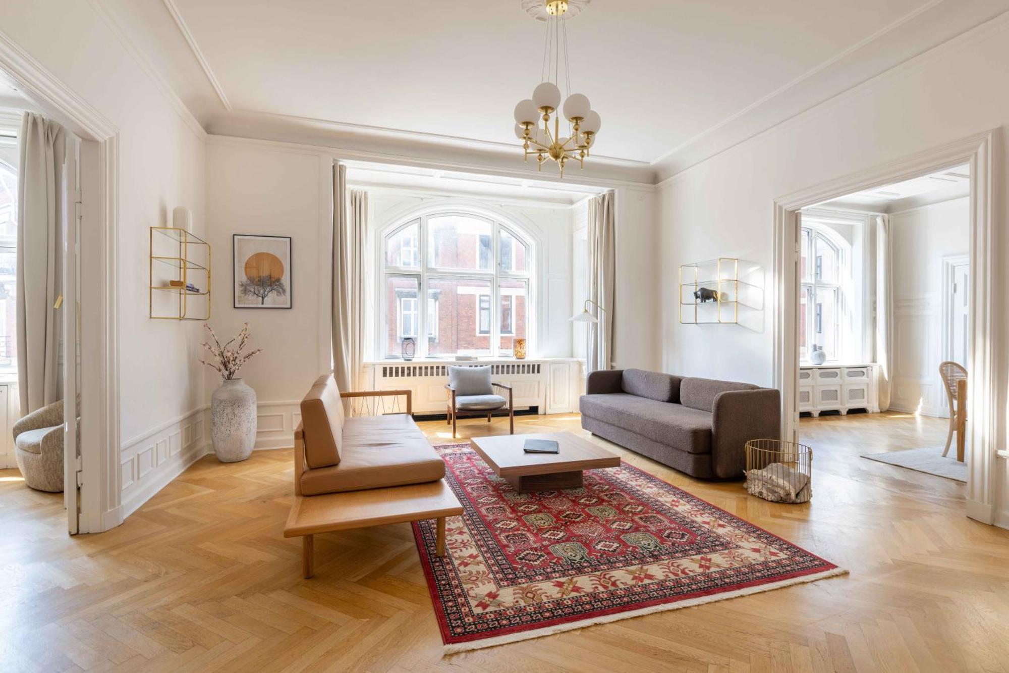 Lovely 3br Manor 5 Min From Tivoli Gardens