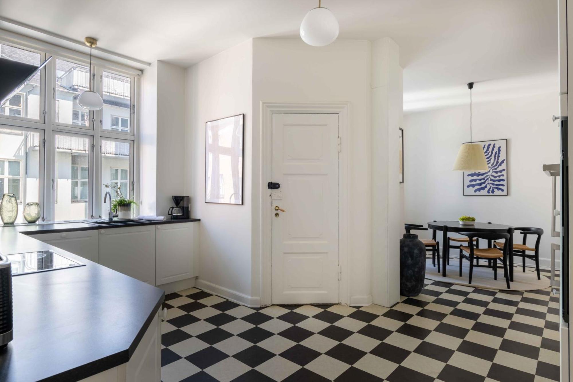 Lovely 3br Manor 5 Min From Tivoli Gardens
